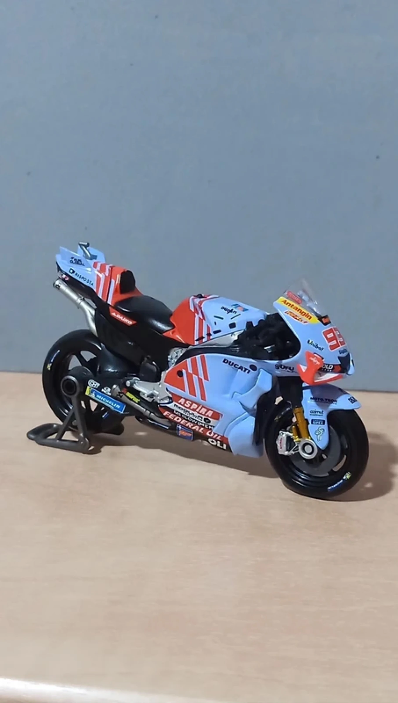 Marc Márquez motorcycle replica – photo 4